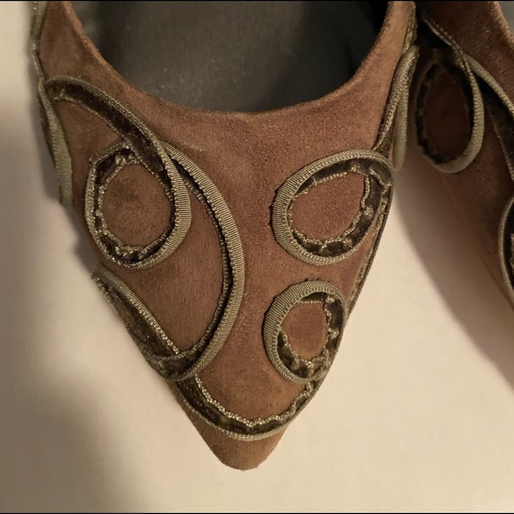 Sasha London Pumps (Taupe Suede) - Picture 5 of 8